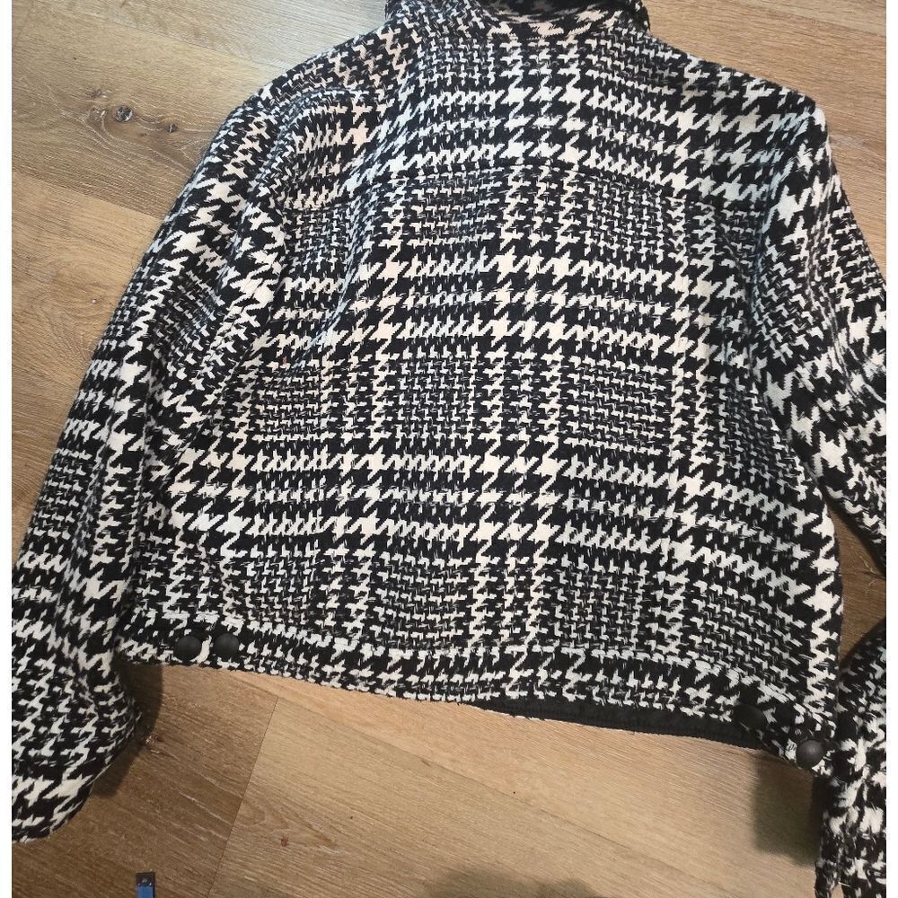 Forever 21 Black and White Geometric Blazer - Picture 10 of 15